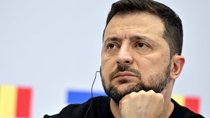 Зеленский лично выступил против мнения Залужного о тупике в конфликте с Россией