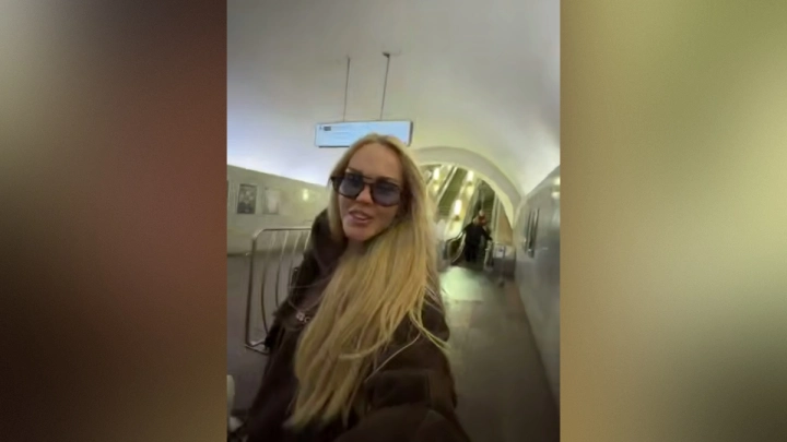 Сын блогерши Погребняк впервые спустился в метро и был поражен