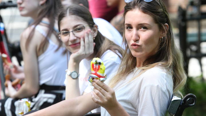 Врач назвала максимально допустимую порцию мороженого, напомнив об онкологии