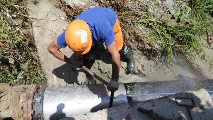 В Сочи в 15-ти населённых пунктах из-за аварии до конца суток будут перебои с водой