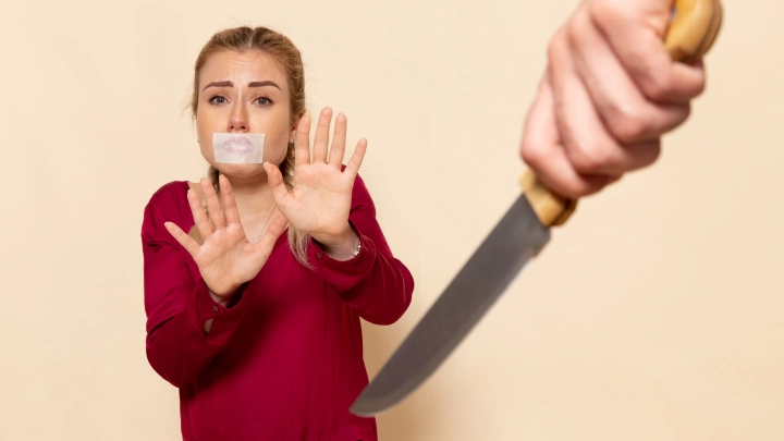 Малышку из Белгорода хотят выдать Британии по требованию отца-тирана: Мать просит о спасении