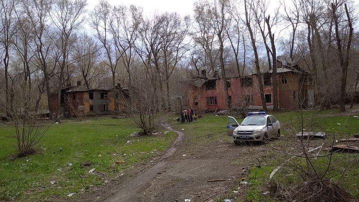 В полуразрушенном бараке 66 квартала Самары забыли 2 женщин и 3 детей