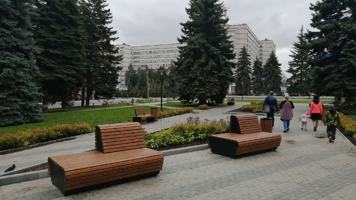 Территория возле ЮУрГУ превращается в модный сквер