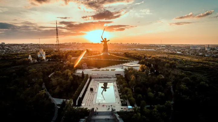 «Там же бандиты, медведи на дорогах, КГБ за каждым углом!»: Отважный француз отправился в Россию и ужаснулся расстояниям «Там же бандиты, медведи на дорогах, КГБ за каждым углом!»: Отважный француз отправился в Россию и ужаснулся расстояниям