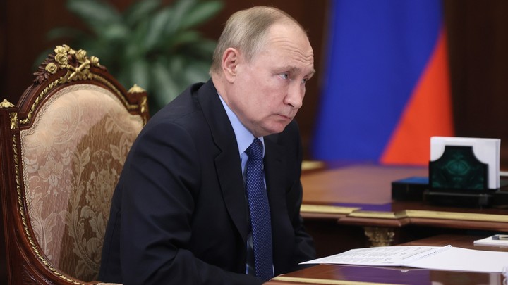 Песков рассказал о реакции Путина на обращение по признанию ЛНР и ДНР