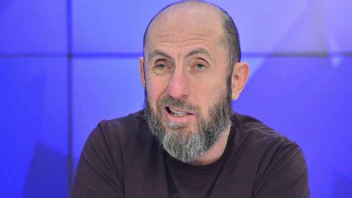 Директору МХАТ имени Горького Кехману предъявили обвинение