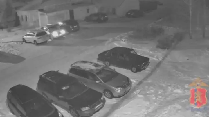 В Красноярском крае священник помог задержать громившего машины дебошира