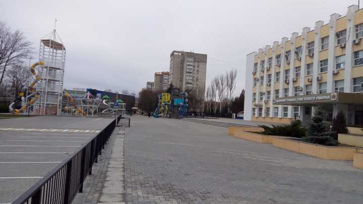 В Ростове в угоду коммерсантам испортили вид на памятник советско-болгарской дружбе