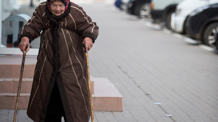 Пожилая сибирячка отморозила руки в неотапливаемом доме: Достучаться до мэра помогли люди