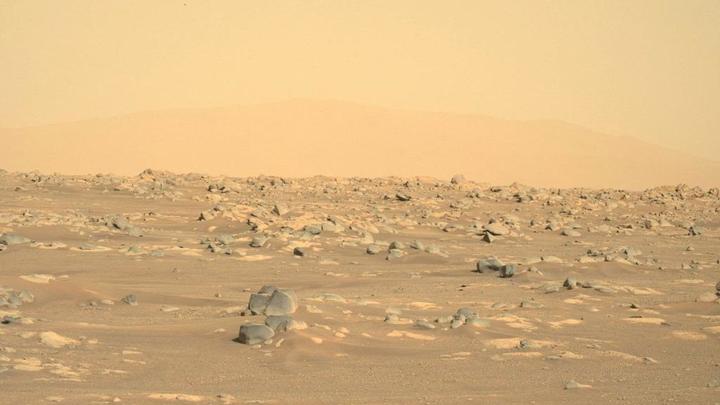 Фотография с Марса заставила заговорить об инопланетянах: Что увидели энтузиасты на снимке НАСА?