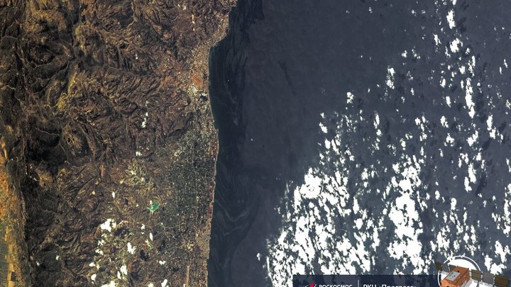 Пермяки заметили большое нефтяное пятно на Каме