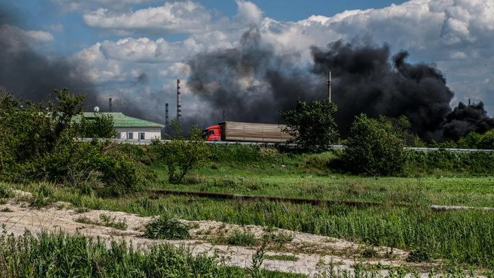 Украинские боевики взорвали ёмкость с химикатами на заводе Азот в Северодонецке