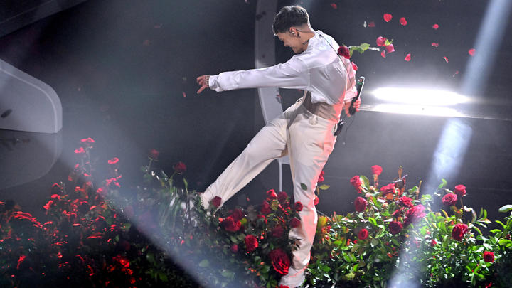 Молодёжь громит, старики убирают. Во что превратился фестиваль в Сан-Ремо