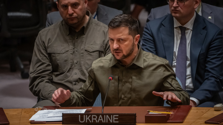 В поведении Зеленского заметили новую странность: Что он делает?