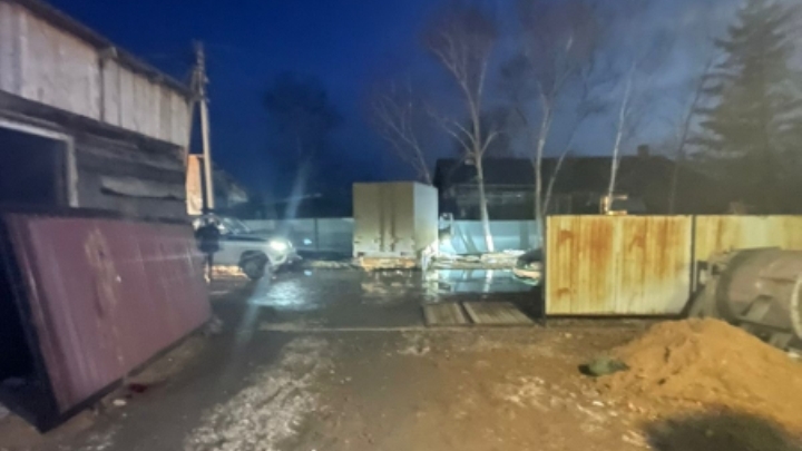 В Приморье под колесами отцовского грузовика погибла маленькая девочка