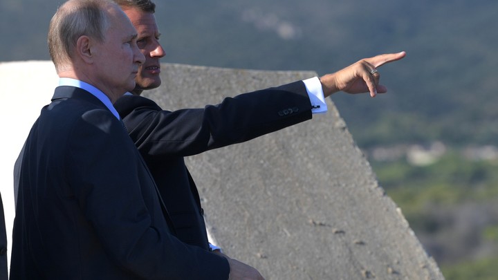 Путин назвал слова Макрона о роли России в армяно-азербайджанском конфликте некорректными