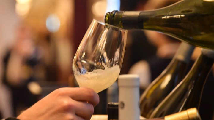 Россия купается в шампанском и золоте - ВВС