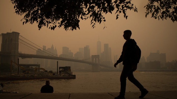 В Нью-Йорке рухнула часть столетнего дома: Спасатели ищут людей под завалами