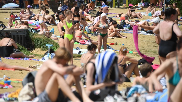 Экстренное предупреждение о сильной жаре в Москве распространил Гидрометцентр