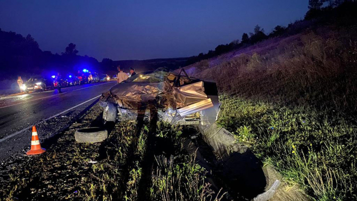 В Адыгее двое человек погибли и четверо пострадали в лобовом ДТП на трассе Р-217