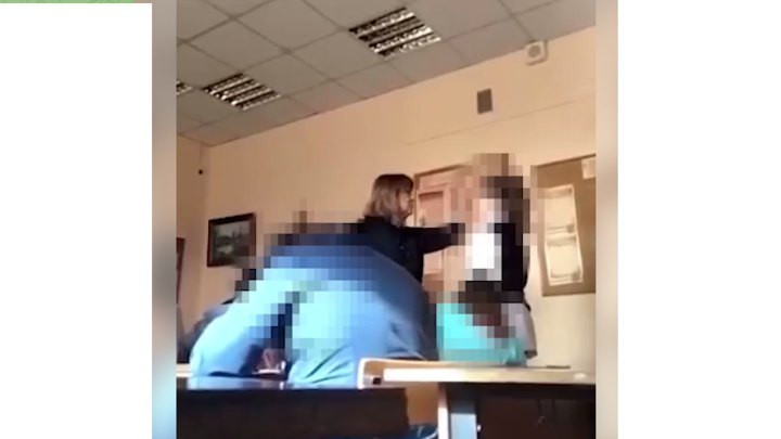Учительница ударила и оскорбила школьницу в Подмосковье из-за её внешнего вида