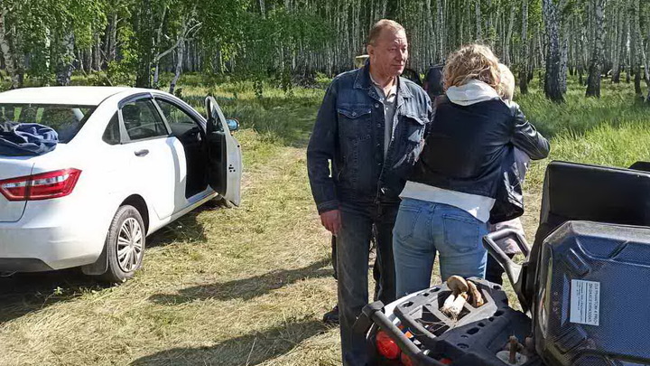 Спасатели рассказали, как нашли женщину, которую потерял муж в лесу