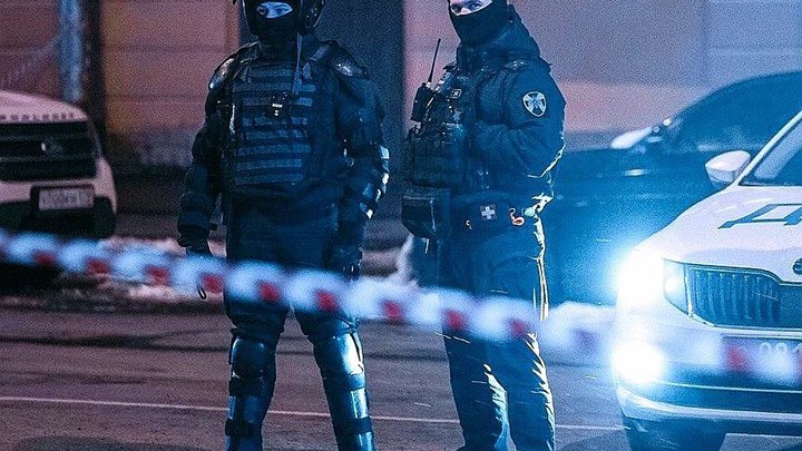 В Санкт-Петербурге сотрудник ОМОН на себе вытащил раненого из Шуваловского парка