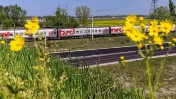 Туристические поезда, следующие в Адыгею и Карачаево-Черкесию, совершат остановку в Краснодаре