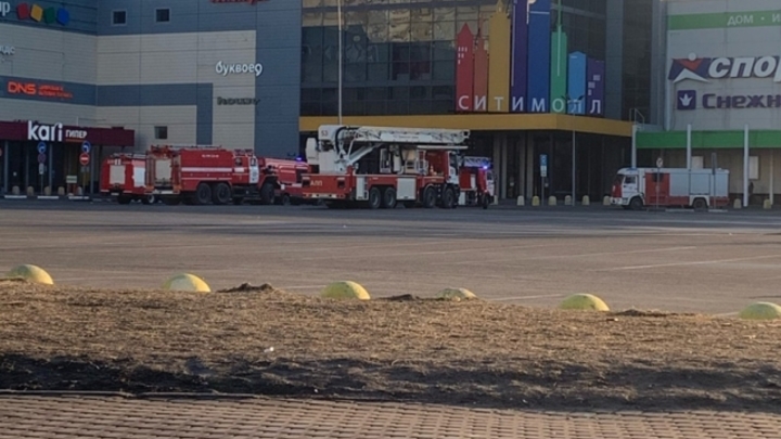 В Петербурге потушили пожар в ТРК «Сити Молл»