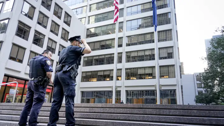 Истощённую девочку-подростка весом 16 кг спасли из страдающей ожирением семьи