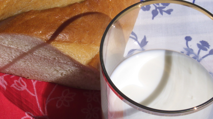 Странный вкус и запах - находки в молоке поразили экспертов. Что не так?