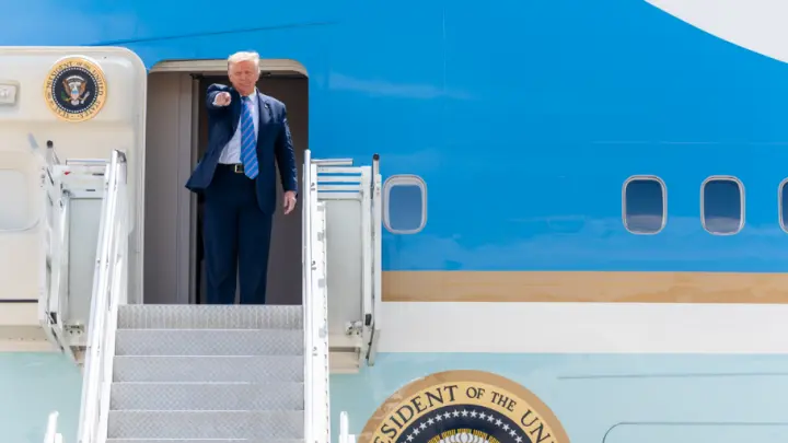 Очевидно, этого не произойдет: почему Трамп обиделся на Путина, рассказал Фарадж Очевидно, этого не произойдет: почему Трамп обиделся на Путина, рассказал Фарадж
