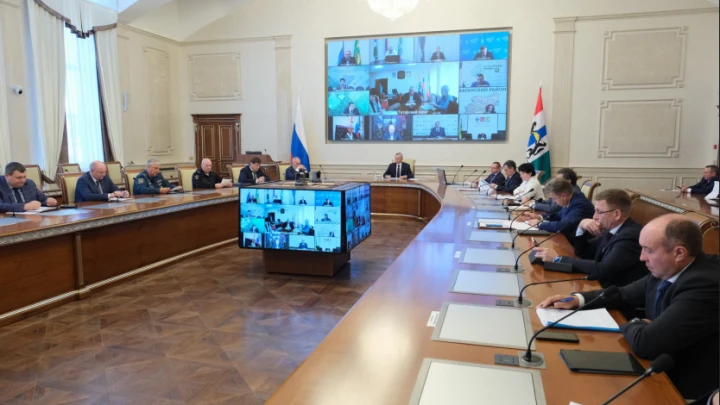 Губернатор Травников поручил пересмотреть приоритеты развития территорий в пользу безопасности действующих объектов
