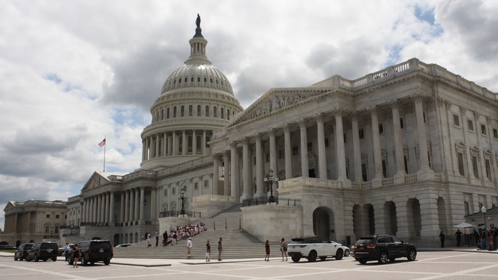 В США начались первые протесты: На улицы Вашингтона вышли сторонники Байдена