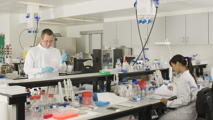 Если бы на Западе существовала свобода слова...: Колясников - о медэкспериментах США на Украине