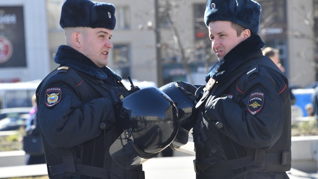Злоумышленник, устроивший стрельбу в 300 метрах от Кремля, сбежал Злоумышленник, устроивший стрельбу в 300 метрах от Кремля, сбежал
