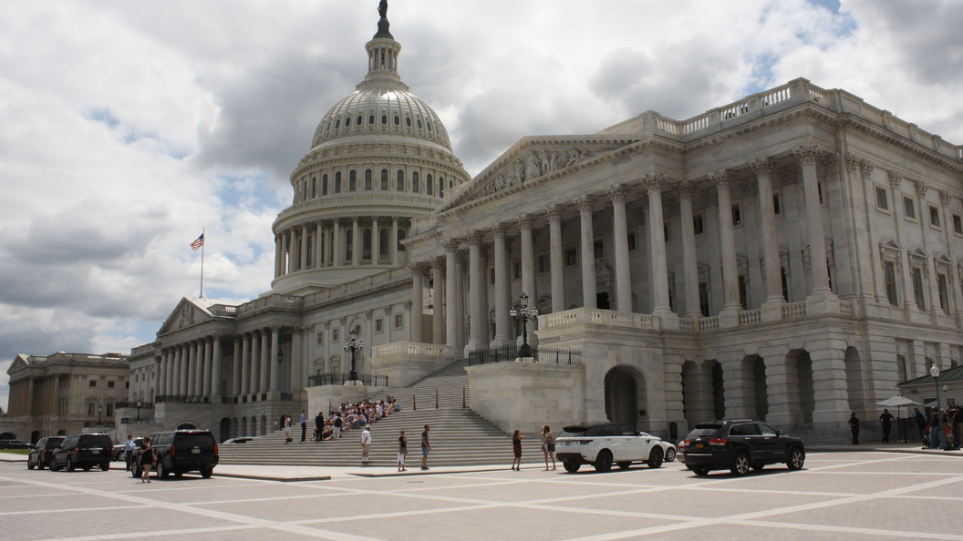 Парламент США с трудом договорился обсудить отмену Obamacare Парламент США с трудом договорился обсудить отмену Obamacare