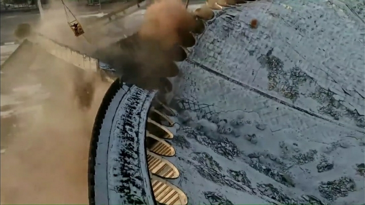 Полетите вы очень весело: Опубликованы последние минуты переговоров с рабочим, погибшим при обрушении крыши СКК