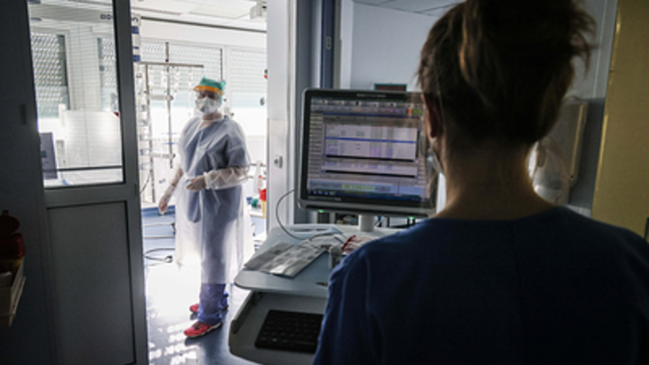 Кому в России пандемия не помеха? Манипуляции со статистикой по COVID вскрыли аномалию