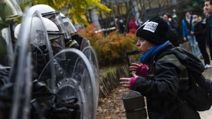 Протест против санитарных пропусков в Париже разгоняли дубинками
