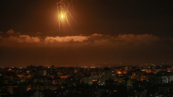 Железный купол в огне: Палестина выпустила по Израилю десятки ракет