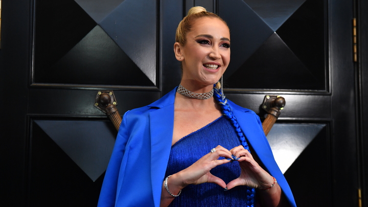 Бузова грозится новым талантом: У меня стиль а-ля Толстой