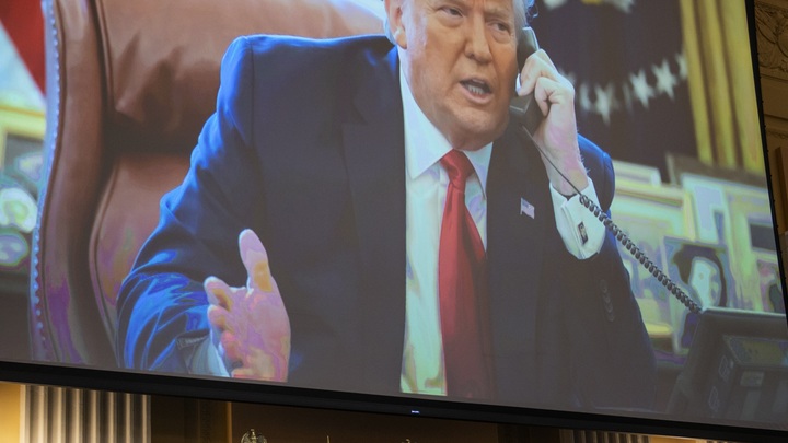 Трамп за 20 секунд рассмешил зал фразой о Байдене