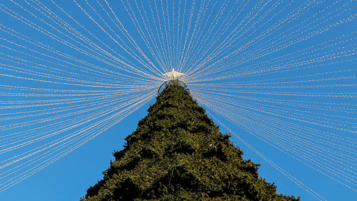 “Мальчик Вова из Киева” получит желаемые “ракетные удары”. В Госдуме прошла благотворительная акция