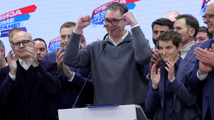 Вучич: Сербию пытаются лишить суверенитета