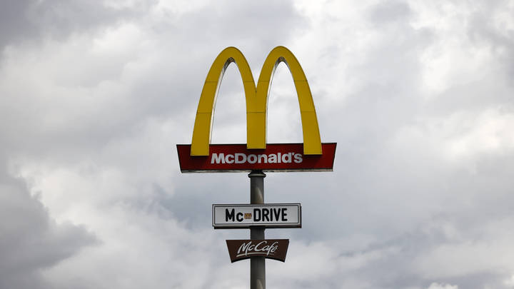 Массовое отравление в Макдональдсе: Есть первая жертва. Десяток людей срочно госпитализированы