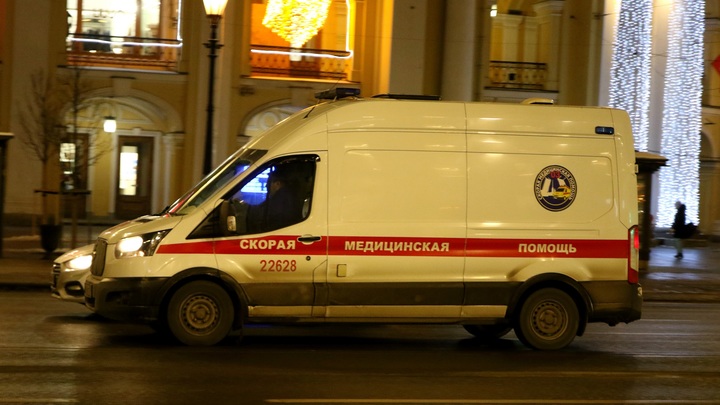 Водитель легкового автомобиля пострадал от слетевший с фуры глыбы в Павловском районе