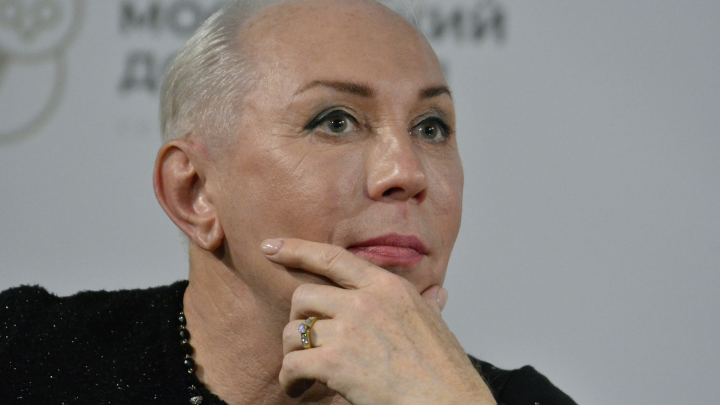 Пародирующего Пугачёву Александра Пескова объявили в розыск из-за долга в 13 млн рублей