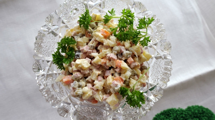 Оливье для худеющих. Шеф-повар раскрыл секретные ингредиенты