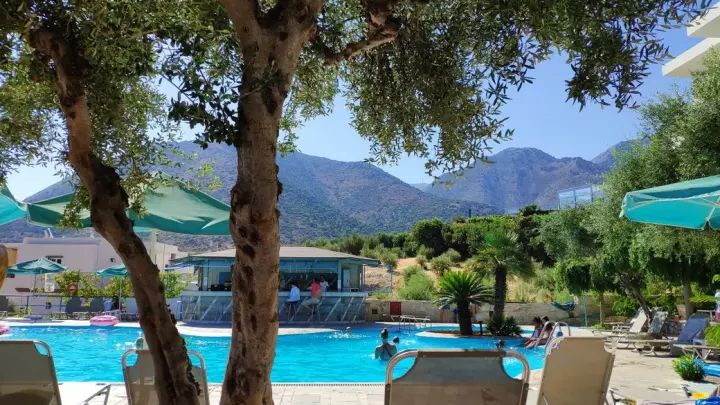 Британцы принялись душить туристов из России. Возмездие пришло быстро